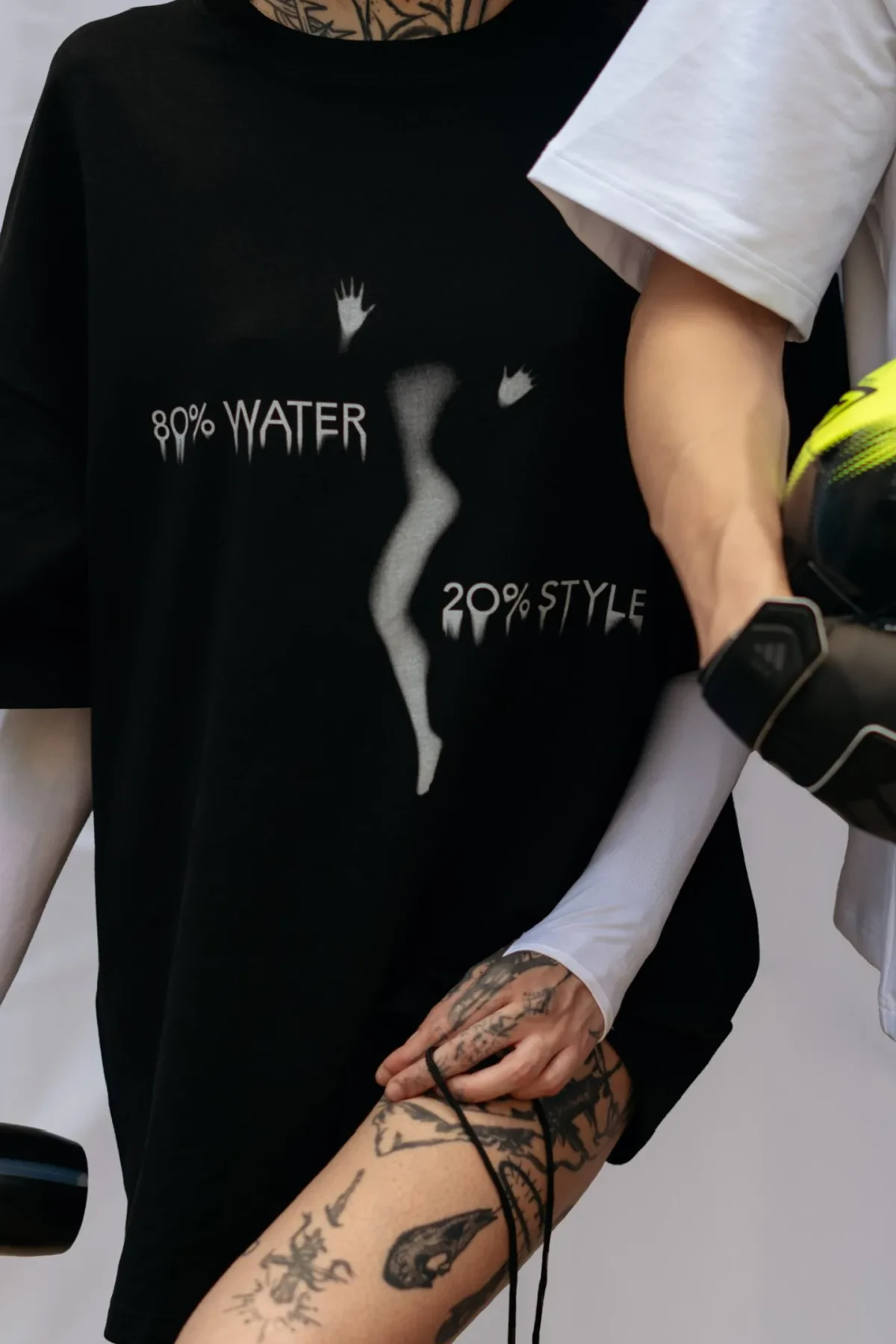 T-shirt black